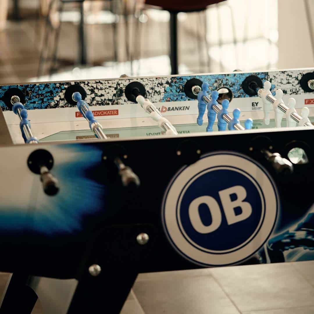 Fodboldbord med OB logo